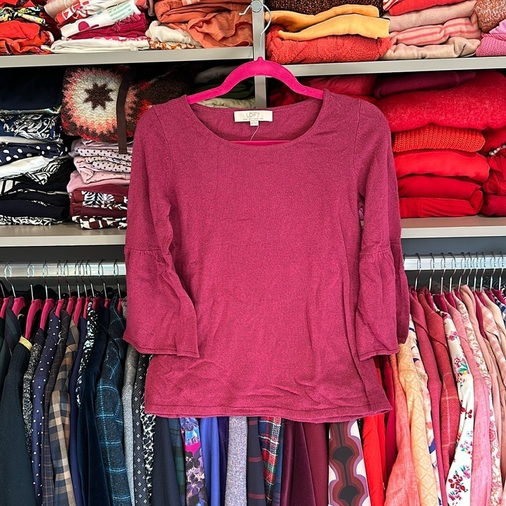 Loft magenta 3/4 quarter sleeved scoop neck sweater size XS. NWT​